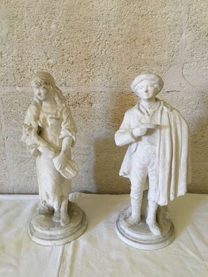Paire de personnages en plâtre. Hauteur :...