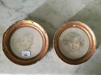Paire de petits cadres. Diamètre : 7,5 c...