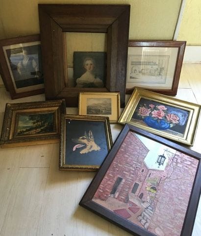 Lot de pièces encadrées diverses
