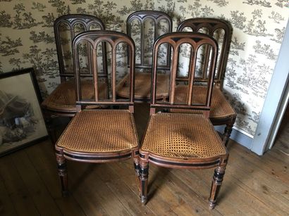 Cinq chaises en bois naturel paillées (accidents...