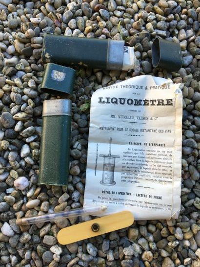 Un lave- barrique et deux liquomètres 