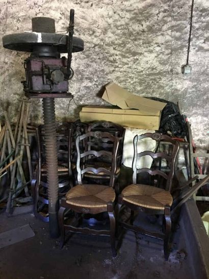 6 chaises.