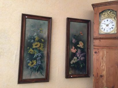 Jeté de fleurs sur fond gris. Deux Huiles...