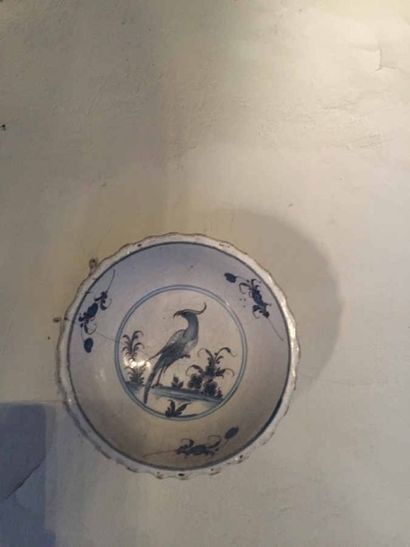 Un lot de plats, assiettes, en faience divers....