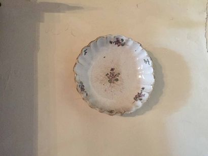 Un lot de plats, assiettes, en faience divers....
