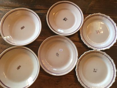6 assiettes en faïence à décor manganaise...