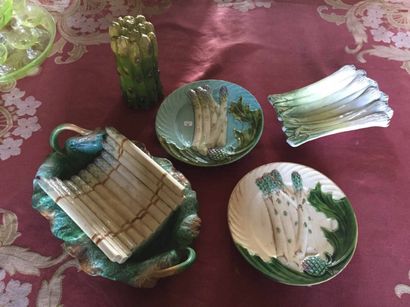 4 plats à asperges en faïence fine.