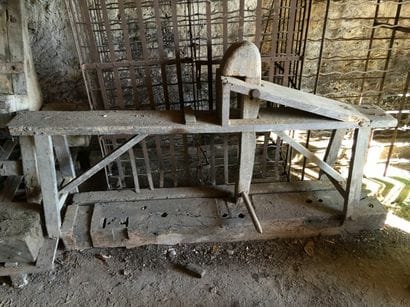Un vieil outil en bois.