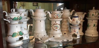 Huit tisanières en porcelaine. XIXe sièc...
