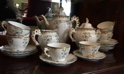 Service à thé en porcelaine de Limoges à...