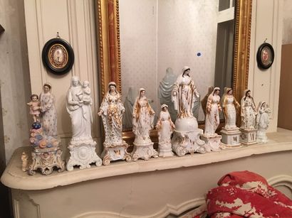 Collection de 10 statuettes représentant...