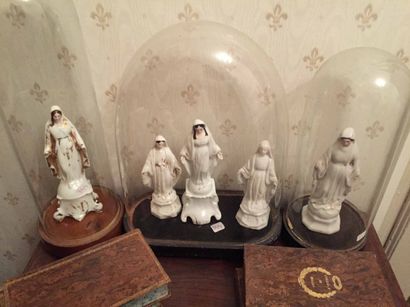 Collection de 10 statuettes représentant...