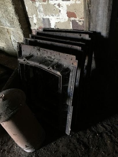 Plusieurs vélux en fonte.