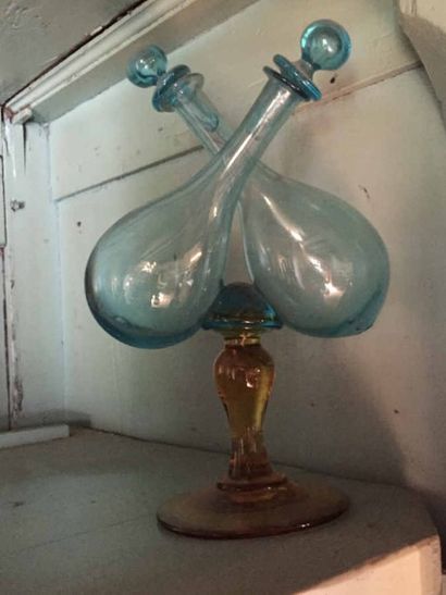 Huilier vinaigrier en verre soufflé.