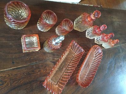 Garniture de toilette en cristal rouge à...