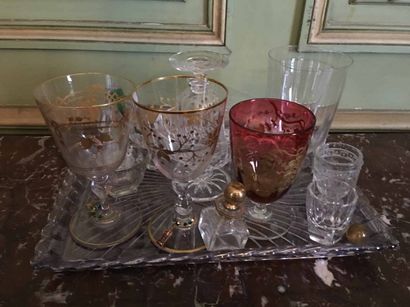 Lot de verres à pied anciens déparaillés...