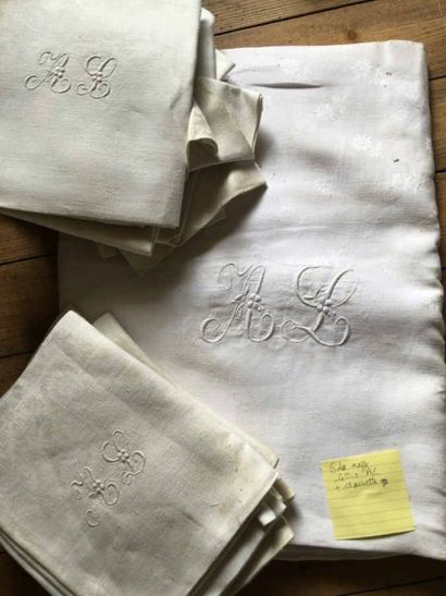 Nappe et serviettes monogrammées AL