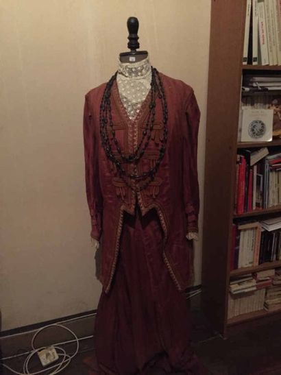 Mannequin et robe et veste du XIXe siècl...
