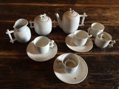 Dinette en porcelaine blanche à café (accidents)....