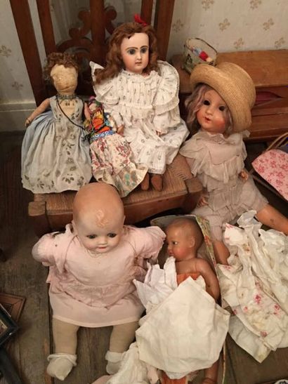 Collection de poupées tête en porcelaine...
