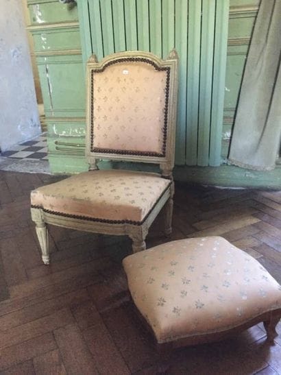 Petite chaise d'enfant en bois laquée à décor...