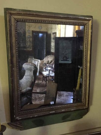 Miroir en bois laqué et doré à décor d'une...