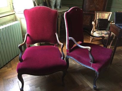 Paire de fauteuils en bois naturel reposant...