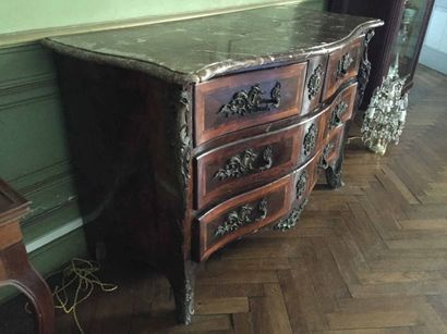 Commode en bois de placage ouvrant à quatre...