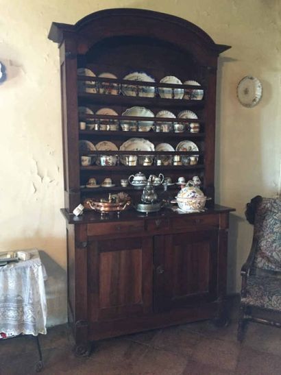Buffet vaisselier en bois naturel ouvrant...