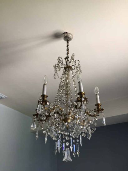 Lustre en bronze à décor de pampilles. Hauteur :...