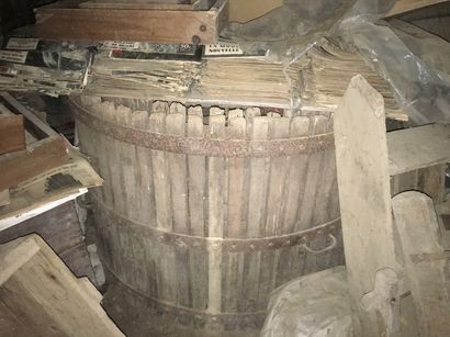 Cage de pressoir, Soufflet à vin et divers....