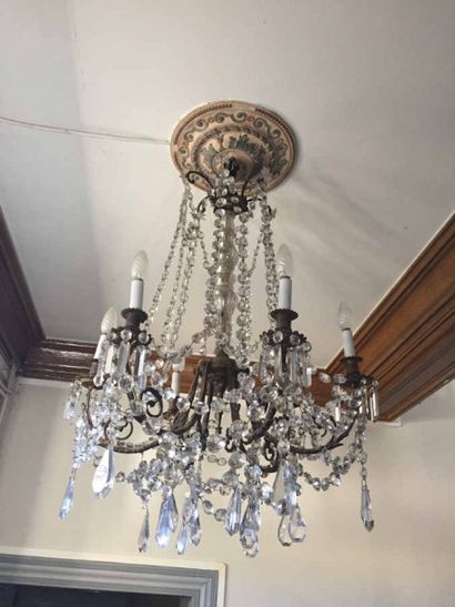 Lustre en bronze et cristal à 6 bras de lumière...