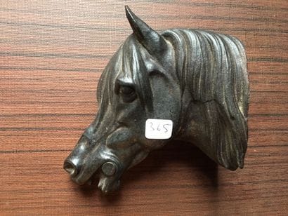 Tête de cheval en fonte.