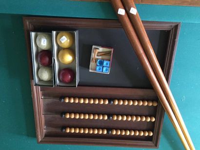 Billard français en bois naturel. Hauteur :...