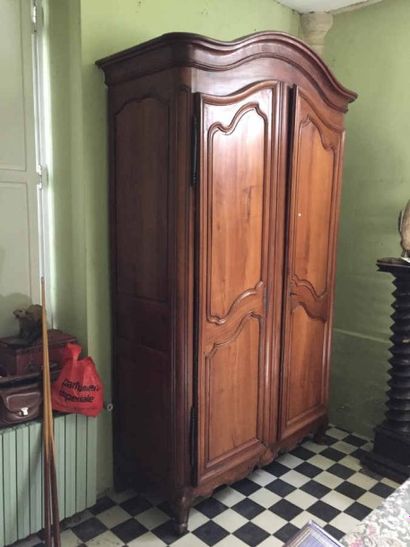 Armoire en bois naturel ouvrant à 2 portes....