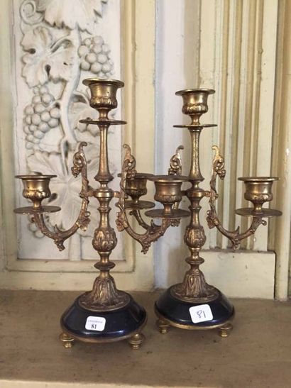 Paire de bougeoirs en bronze à 3 lumières....
