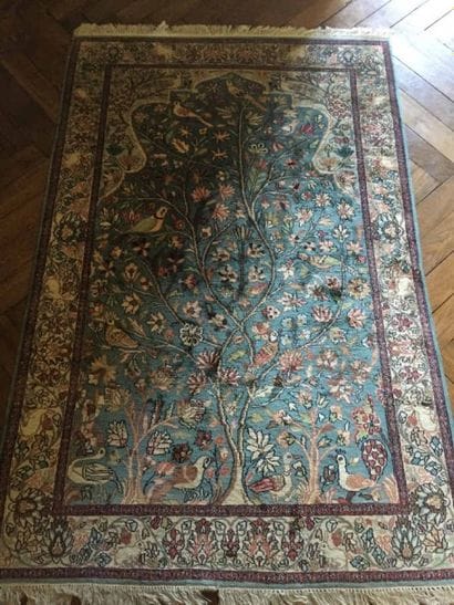 Tapis d'Orient en coton et soie représentant...