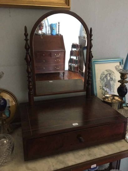 Petite coiffeuse en placage d'amarante. Epoque...