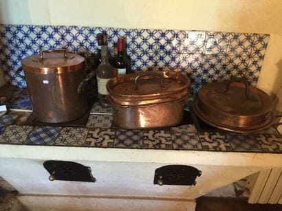 Deux petites marmites et une tourtière en...