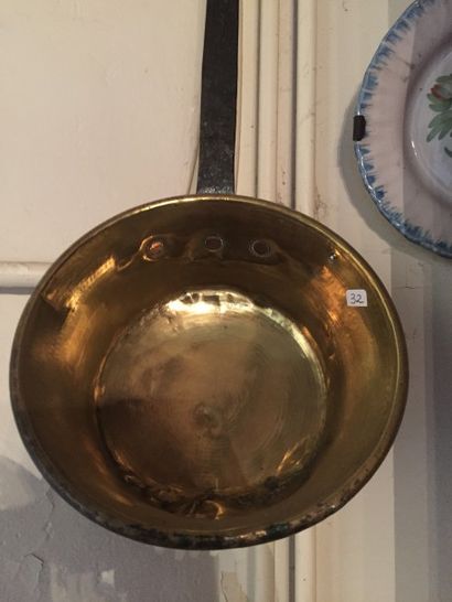 6 casseroles en cuivre à long manche. XIXe...