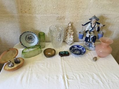 Lot d'objets divers ne méritant pas de description....