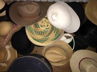 Lot de chapeaux.