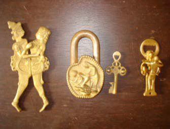Casse-noisettes, Cadenas (avec deux clés),...