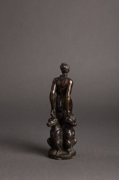 ITALIE, XVIE SIÈCLE

Diane aux chiens assis
Statuette...