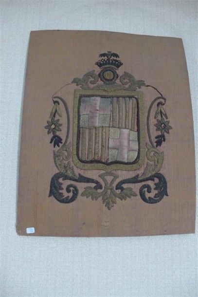 BLASON brodé du XIXe siècle.
Travail espagnol.
Hauteur:...