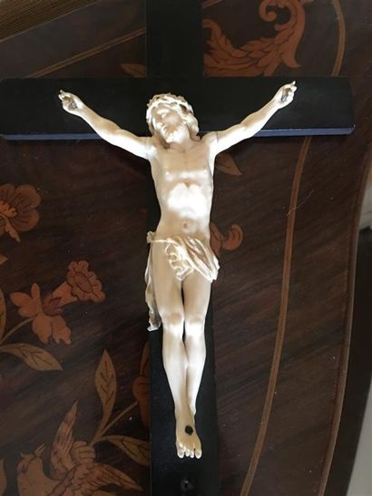 CHRIST en ivoire sculpté.
XIXe siècle.
Hauteur:...