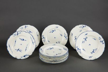 CHANTILLY, XVIIIe SIECLE

Douze assiettes...