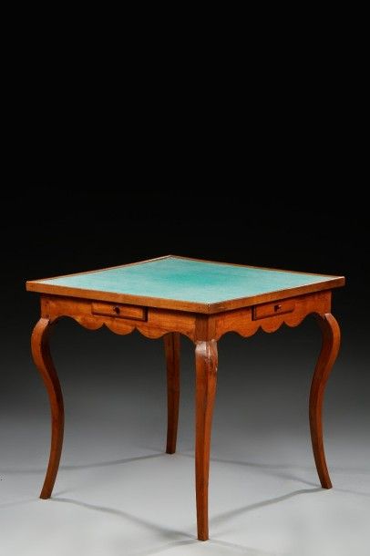 TABLE À JEUX en bois naturel de forme carrée...