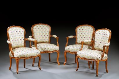 SUITE DE QUATRE FAUTEUILS à dossier violoné...