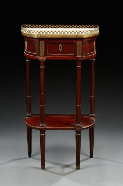 PETITE CONSOLE en acajou et placage d'acajou...